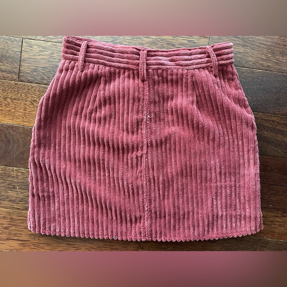 Fall beauty! 🍁 New In Ribbed Cranberry Mini Skirt. Girls Size Small. Like 7/8. - Picture 3 of 3
